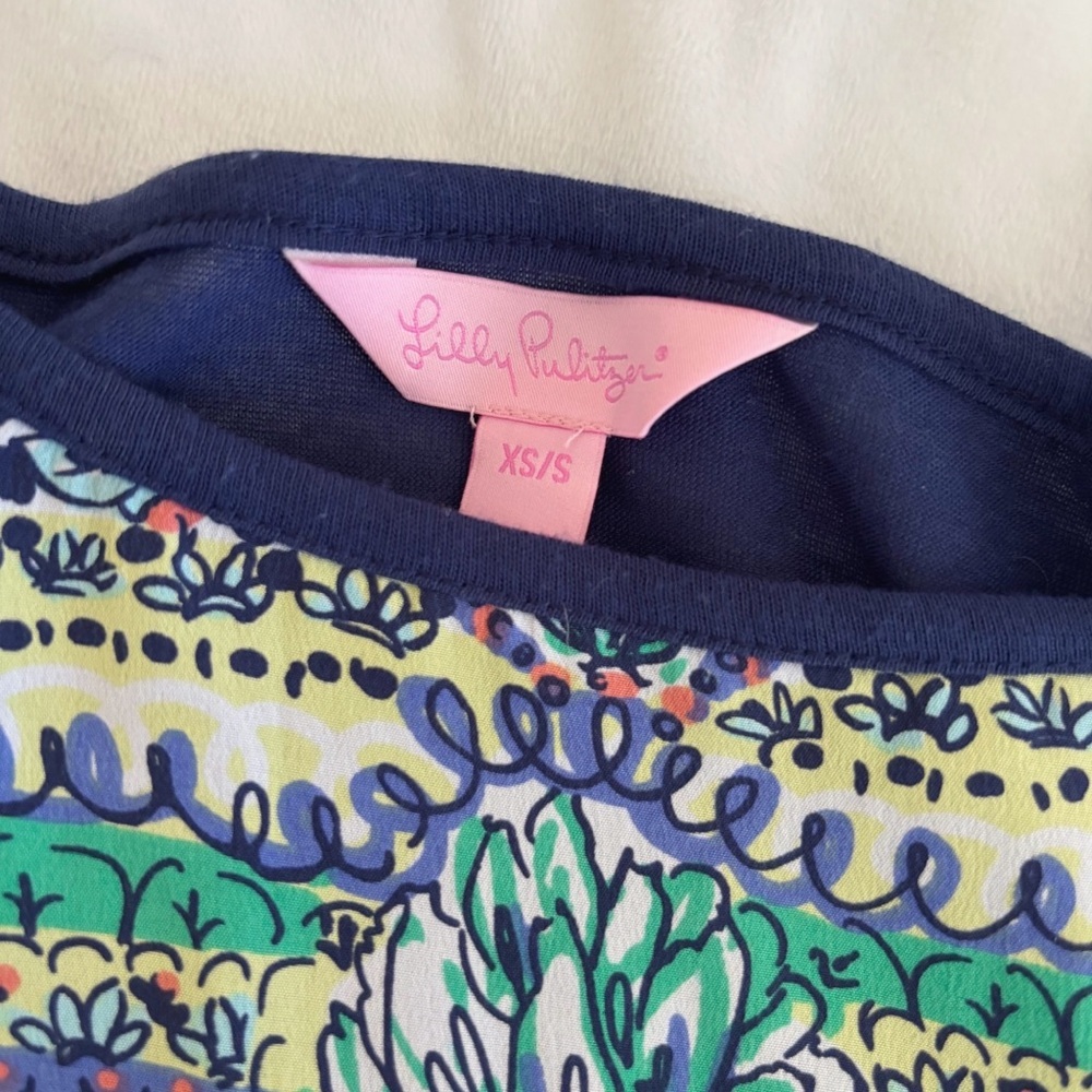 Lilly Pulitzer Marion Silk Top XS S Bright Navy Escape Animals - Picture 6 of 8
